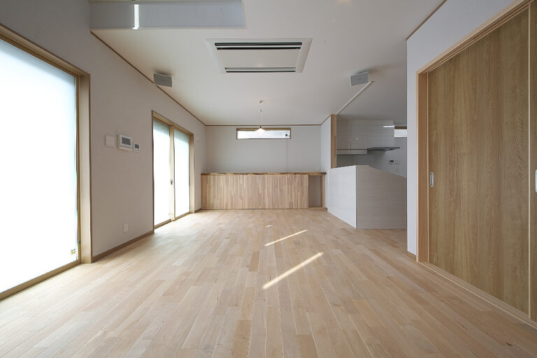 ログ調羽目板